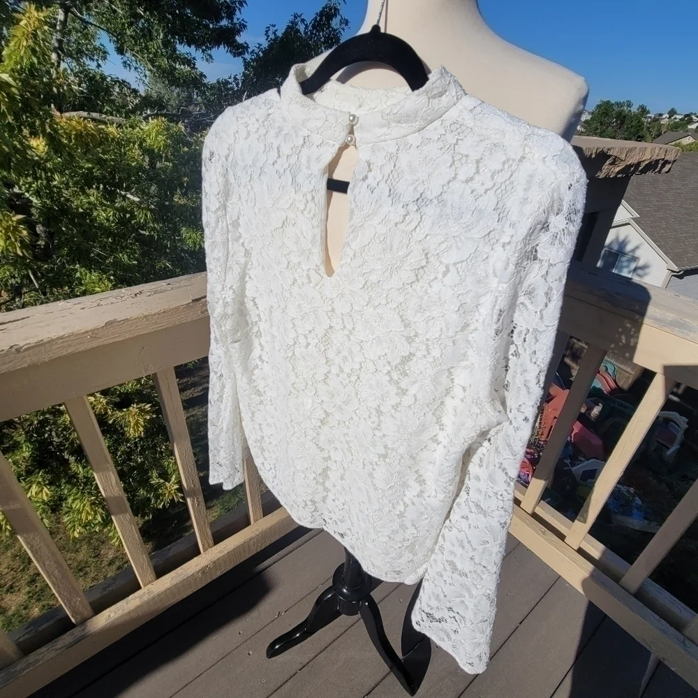 WAYF RAYAN FLORAL LACE CHOKER  BELL SLEEVE BLOUSE, SZ LARGE